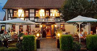 Eingang - Romantik Hotel Schwanefeld in Meerane