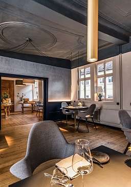 Stilvoll und modern eingerichtetes Restaurant eines Romantik Restaurants 