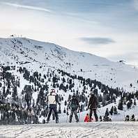 Wintersport in Switzerland Family skiing in the Swiss mountains