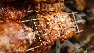 Gegrilltes Fleisch mit Marinade Gegrilltes Fleisch mit Marinade