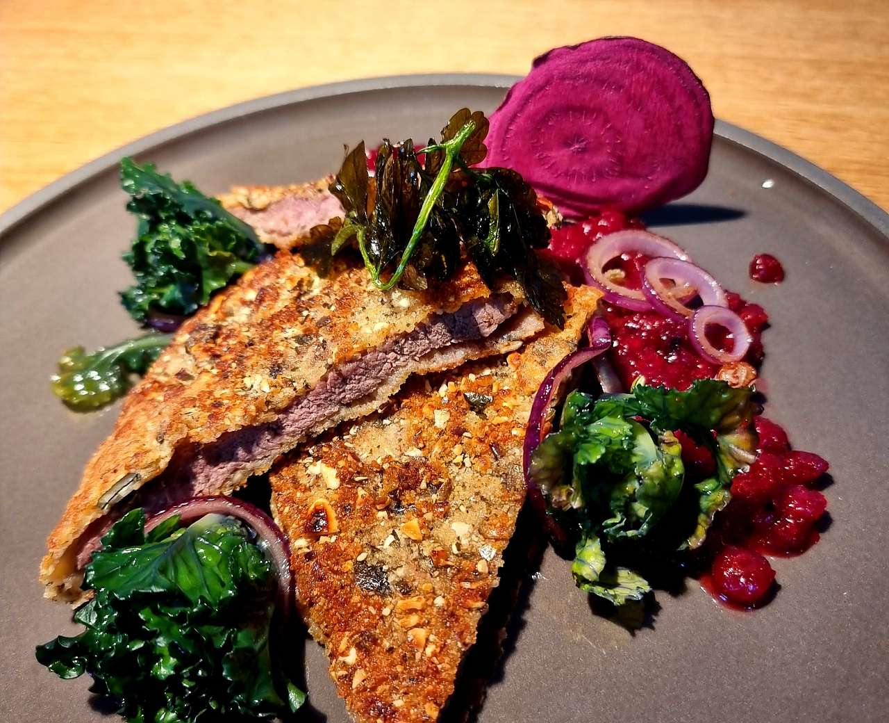 Hirschschnitzel in Nusspanade | Romantik® Hotels &amp; Restaurants