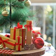 Weinachtsbaum mit Geschenken