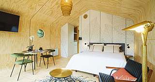 Ein außergewöhnliches Schlafzimmer in einer schönen Unterkunft in Frankreich 