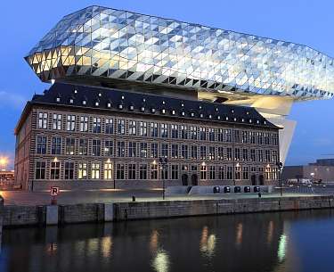 Havenhuis Blick auf das Regierungsgebäude Havenhuis