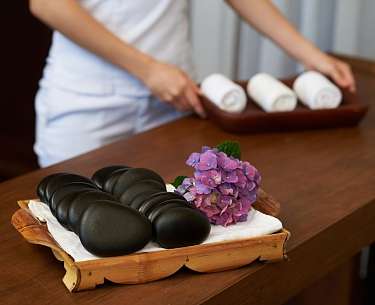 Massages Hot Stone Massage in Romantik Hotel Astenkrone Massages Hot Stone Massage in Romantik Hotel Astenkrone