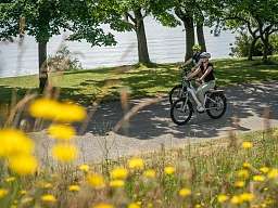Radfahren am Fluss Radfahren am Fluss