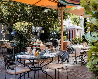 Sommergarten bestuhlte Terrasse