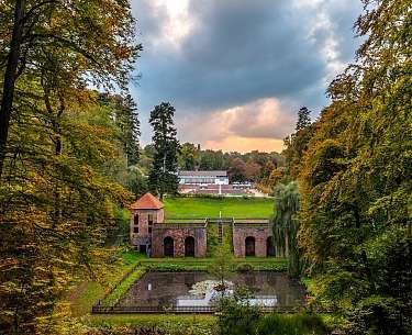 Schlosspark mit Attraktionen Schlosspark mit Attraktionen