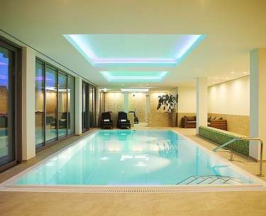 Wellnessbereich Blick auf den Innenpool