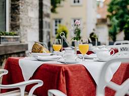 Frühstück auf der Terrasse Frühstück auf der Terrasse