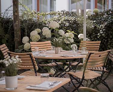 Garten gedeckt 