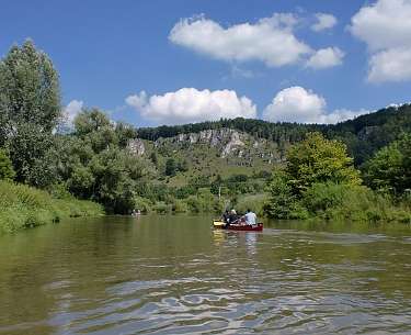 Kanus auf einem Fluss