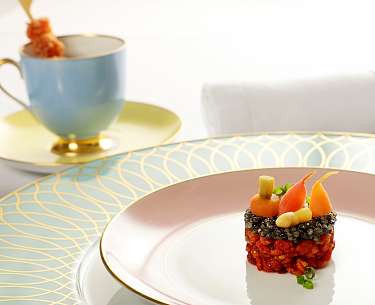 Tatar von gedörrter Tomate mit Osietra-Kaviar