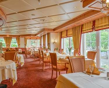 DYR 1536 Blick ins helle Restaurant im Landhotel Doerr