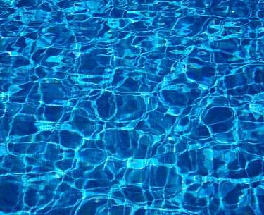 KissSalis Therme Glitzerndes Wasser