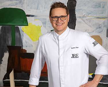 Markus Pape Ein Küchenchef lächelt in die Kamera