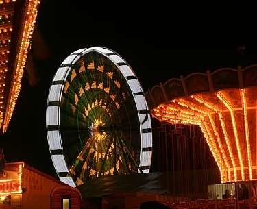 Riesenrad auf dem Volksfest Riesenrad auf dem Volksfest