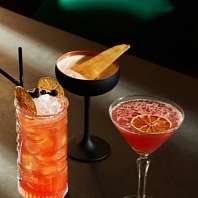 Cocktailparty bunte cocktails