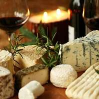 Wein & Käse im Romantik Hotel Neuhaus Käseplatte