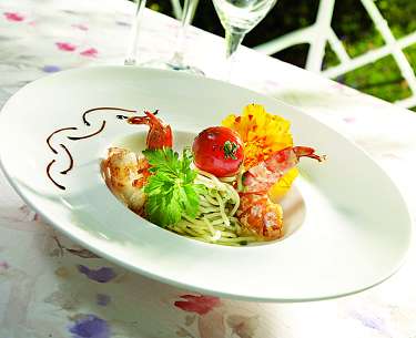 Nudeln mit Tomaten und Garnelen Nudeln mit Tomaten und Garnelen