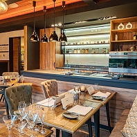 Stilvoll und modern eingerichtetes Restaurant eines Romantik Restaurants 