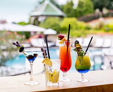 Cocktails an der Poolbar