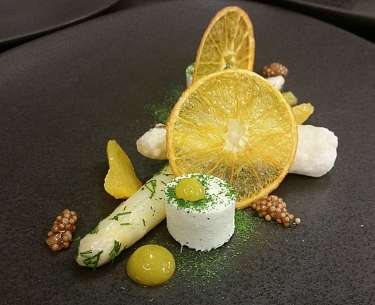 Starter with white asparagus Starter with white asparagus