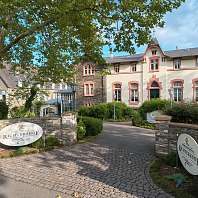 Das Weinromantikhotel Richtershof in Mülheim an der Mosel und das Romantik Hotel Der Rebstock Art & Design in Kehl am Rhein Das Weinromantikhotel Richtershof in Mülheim an der Mosel und das Romantik Hotel Der Rebstock Art & Design in Kehl am Rhein