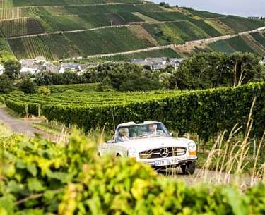 Mit dem Oldtimer durch die Weinberge der Mosel Mit dem Oldtimer durch die Weinberge der Mosel