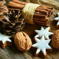 Zimtsterne und Walnuesse im Advent Zimtsterne und Walnuesse im Advent