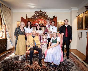 Hosts - Family Weiß Hosts - Family Weiß