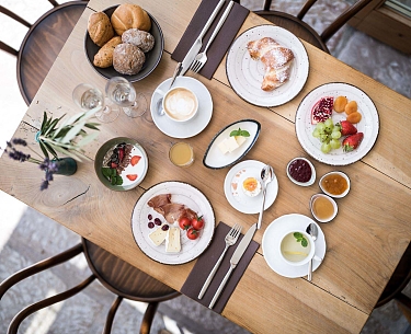 Breakfast time Breakfast time