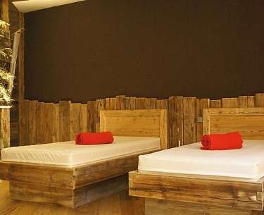 Santer Spa Holzliegen im Santer Spa