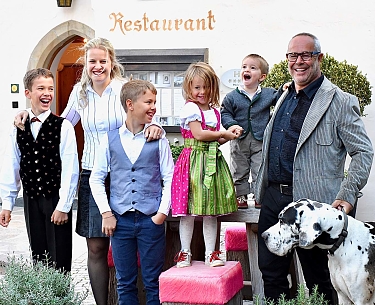 Romantik Hotel Turm - hosts Romantik Hotel Turm - hosts