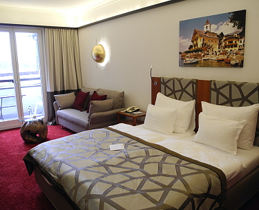 Doppelzimmer mit Balkon und Seeblick