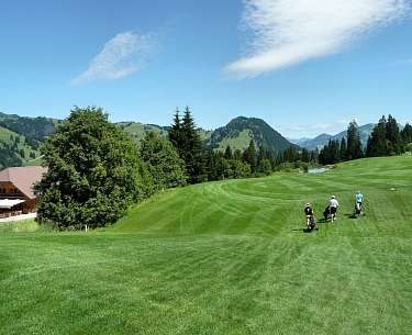 gstaad tourismus hotel hornberg golfen saanenmoeser Golfplatz des Golfclub Gstaad in Saanenmoeser