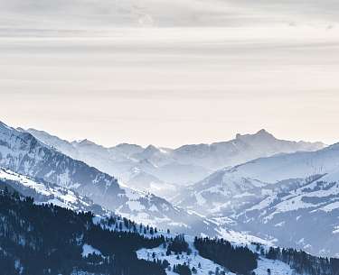 Schneebedeckte Berge im Berner Oberland Schneebedeckte Berge im Berner Oberland