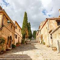 Pollenca auf Mallorca Treppenaufgang zur Kirche El Calvari Pollenca auf Mallorca Treppenaufgang zur Kirche El Calvari