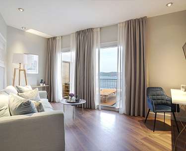 Suite El Angel Blick auf die Sitzlounge und Terrasse der Suite El Angel