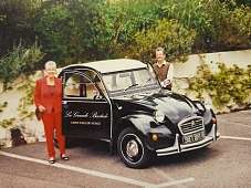  Gäste zusammen mit den 2 CV 