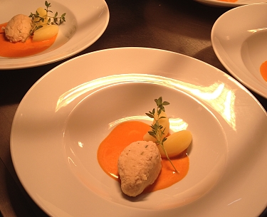 Saiblingsklößchen mit Rieslingschaum 