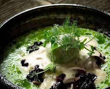 Kalbsrahmherz mit Schnittlauchknödel, Buttermilch und  Holunder