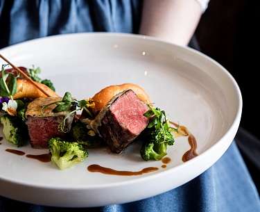 Ochsenrücken vom Nebraska Rind mit getrüffelter Parmesankruste