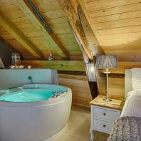 Hotel with Whirlpool in the Room