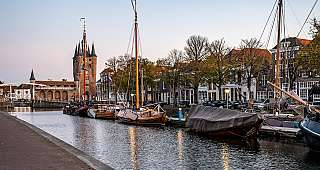 Blick auf Zierikzee und Fischerboote