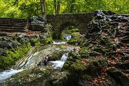 Schwäbische Alb Wald und Bach auf der Schwäbischen Alb