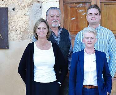 Ihre Gastgeber Familie Haupt und Christine Sturm Ihre Gastgeber Familie Haupt und Christine Sturm