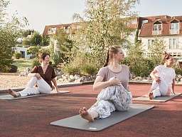 Yoga-im-Freien-Drehsitz2020.jpg_compressed