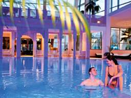 thermalbecken-i Thermalbecken Romantik Waldhotel Mangold