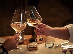 meisenheimer hof weinglas anstossen 6 v2